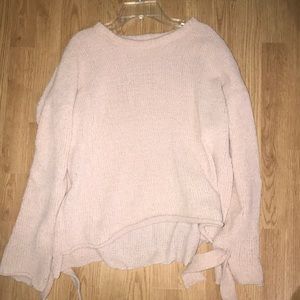 Juniors’ Hint of Mint Tie Sleeve Pullover Sweater